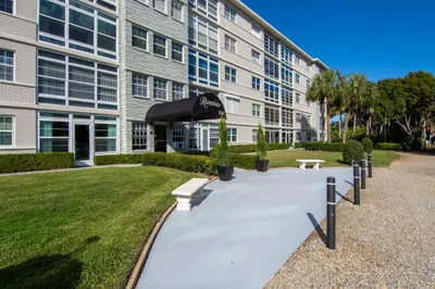 TOP FLOOR LOCATION