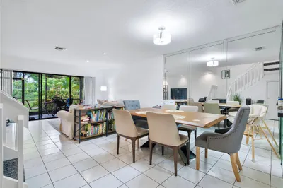 4306 Carambola Cir N
