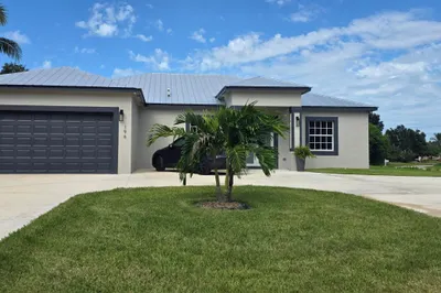 196 SW Paar Drive 1