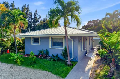 721 E Coast Avenue 1