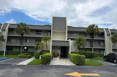4120 Tivoli Court #208 1