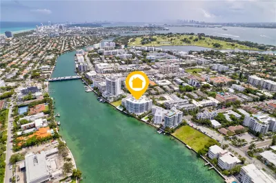 9821 E Bay Harbor Dr #802 1