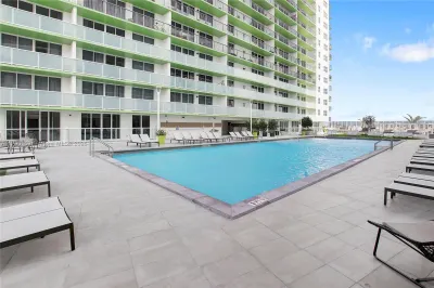 1756 N Bayshore Dr #37N 1