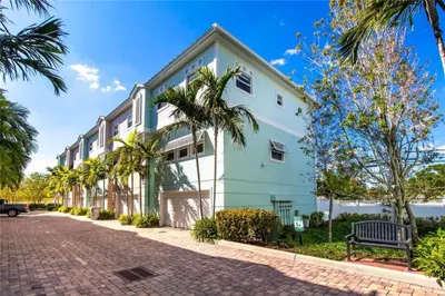 437 NE 1st Street 1
