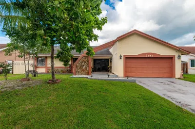 7141 NW 45th St 1