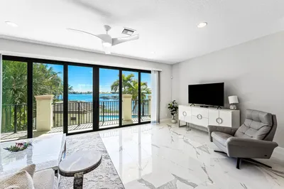 10 Windward Lane 1