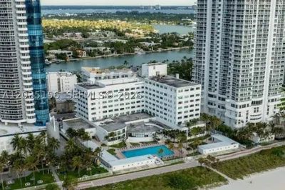 6345 Collins Ave #830 1