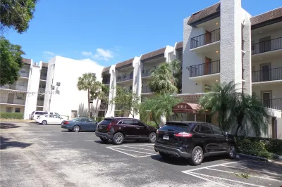 9235 Lagoon Pl #402 1