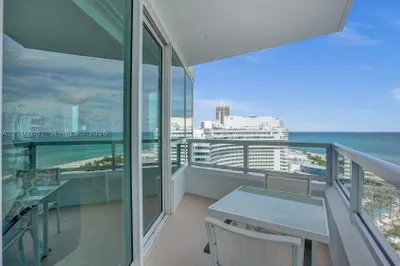 4401 Collins Ave #1503 1