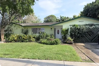 4420 NW 16th St 1