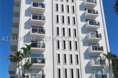 5313 Collins Ave #205 1