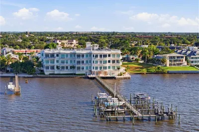 51 SE Seminole Street #205 1
