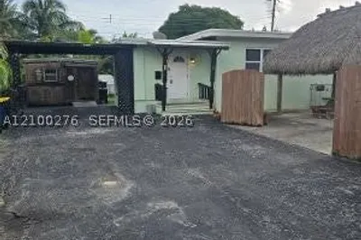 14 SE 14th St #rear 1
