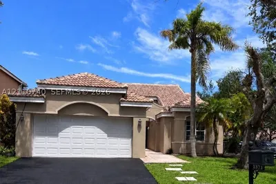 1371 Bayview Cir 1