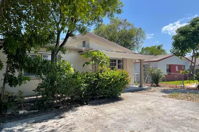 216 NW 12th #1 1