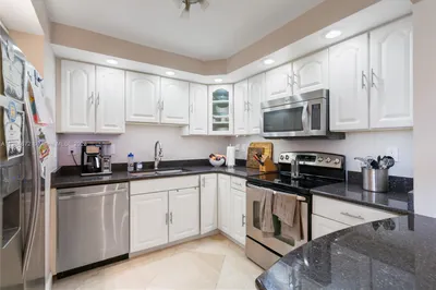 1450 Brickell Bay Dr #1605 1