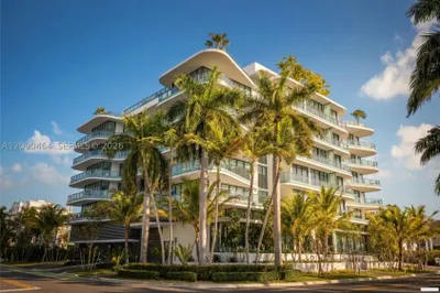 9901 W Bay Harbor Dr #303 1
