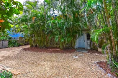 126 Peruvian Avenue 1