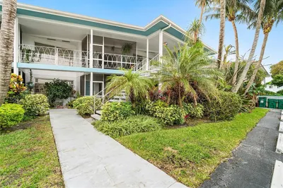 2748 NE 28TH #10 1