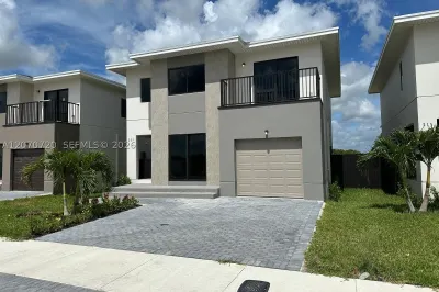 209 NW 13th Pl 1