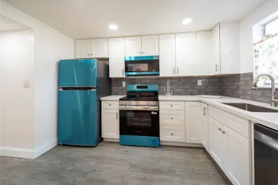 6100 NW 44th Street #302 1