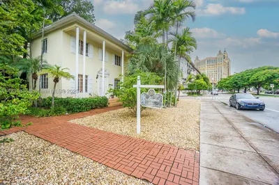 20 Alhambra Cir #10 1