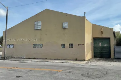 2428 NW 7th Ave 1