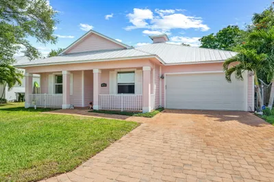 975 SW Flora Belle Lane, Front View