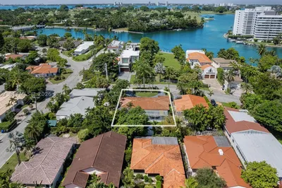 9217 Bay Dr 1