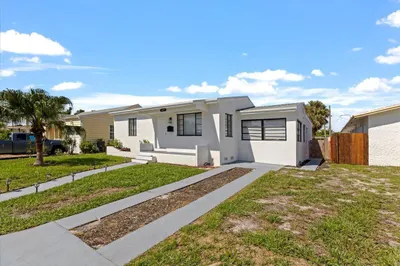 1227 N Ocean Breeze 1