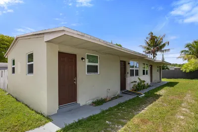 5521 SW 34th Street #2 1