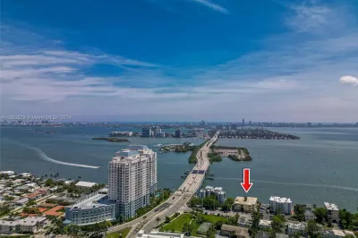 7845 NE Bayshore Ct #10 1