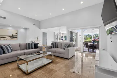 625 Lakewoode Circle W 1