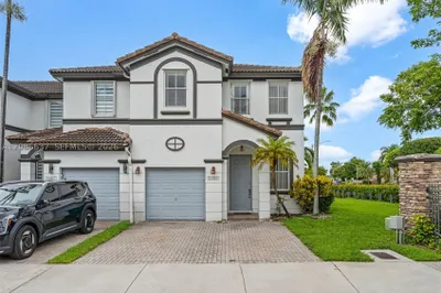 11401 NW 76th Ter 1