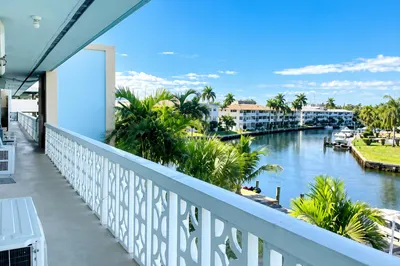 455 GOLDEN ISLES Drive #209 1