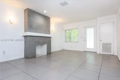330 NE 86 St 1