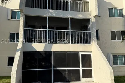 120 Lakeview Dr #114 1
