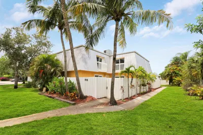 141 E Riverside Drive #9b 1