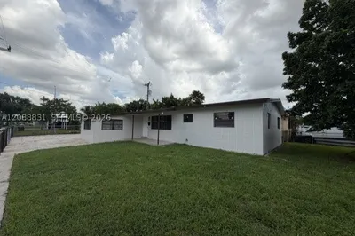 955 E 1st St 0 1