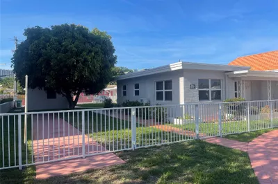 1727 DEWEY Street #3 1