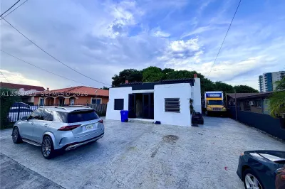 1829 NW 5th St 1