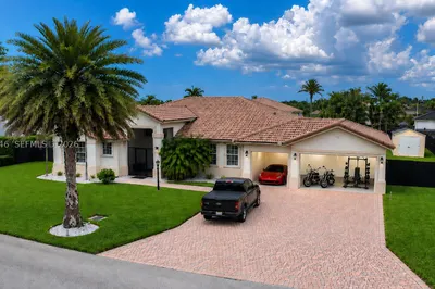 12922 SW 221 St 1