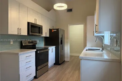 520 SW 5th St 1