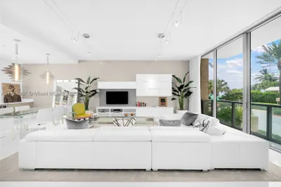 9501 Collins Ave #6 1