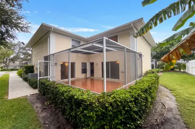 1538 N Lawnwood Cir #3 1