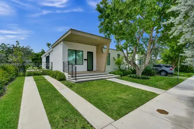 180 SW 38th Ct 1