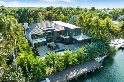 131 Cape Florida Dr 1