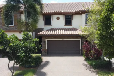 807 E Village Circle 1