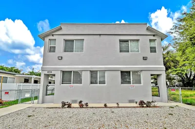 600 NW 25th Court 1
