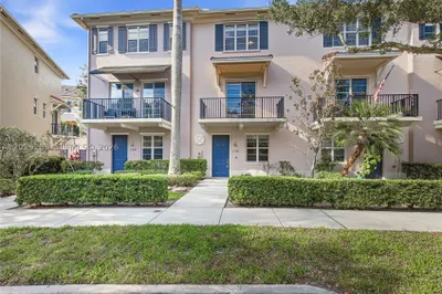 156 Greenwich Cir 1